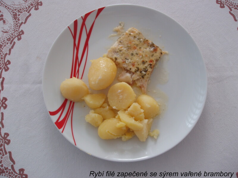 Rybí filé zapečené se sýrem vařené brambory